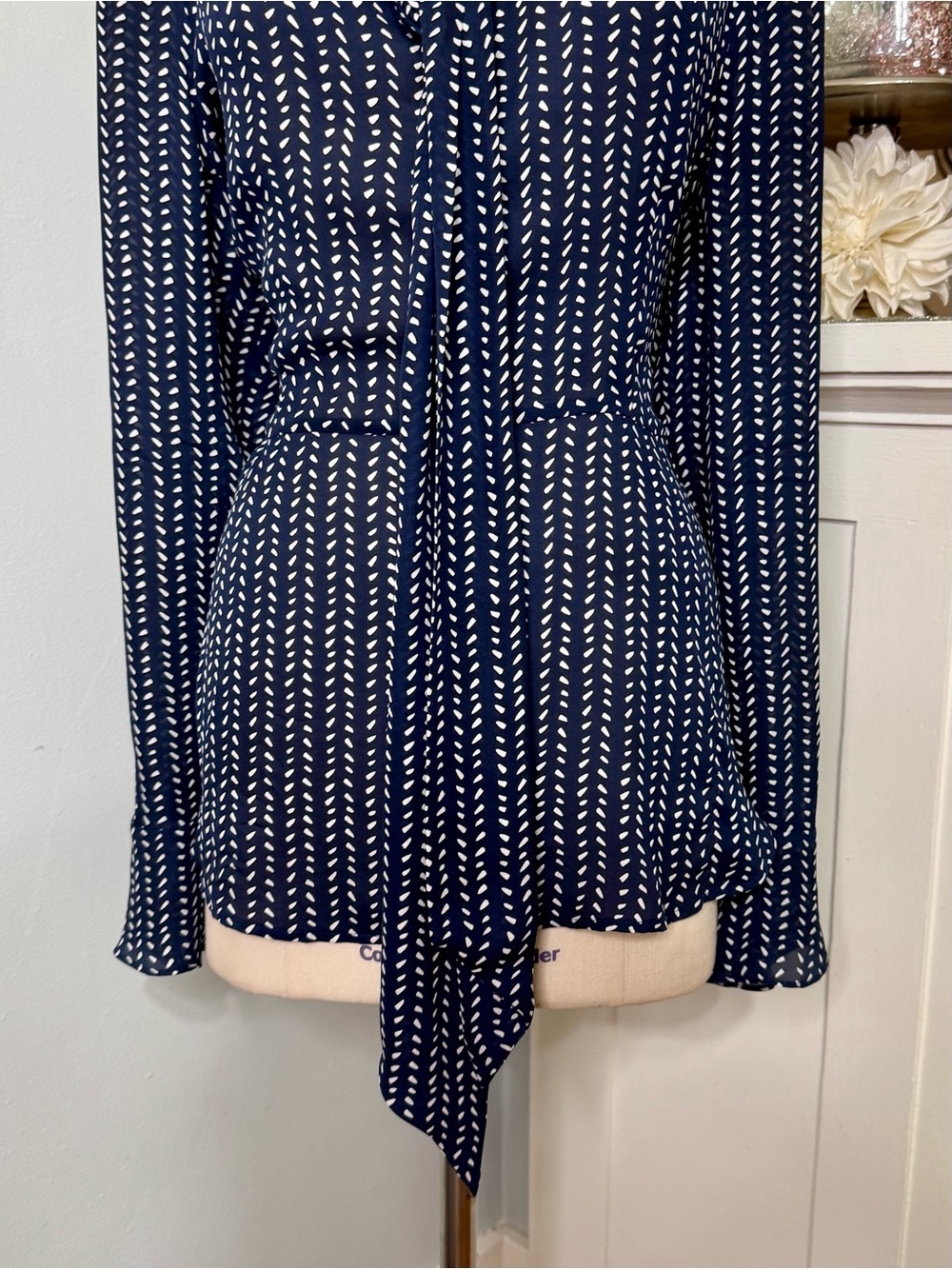 Classiques Entier 100% Silk Navy Blue Printed Tie Neck Blouse XL - Picture 4 of 12